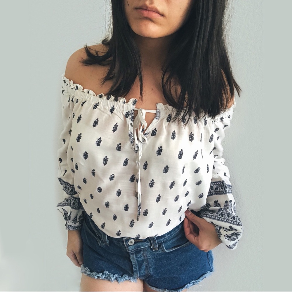 🔻SALE Last (M) • Kara Off Shoulder Top - Picture 2 of 8